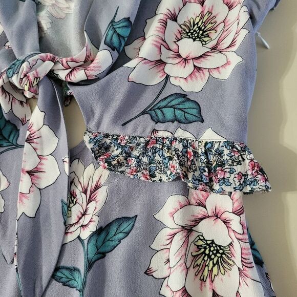 Sister Of The Tribe Floral V-neck Midi Dress with Ruffles and Cutouts - Picture 11 of 16